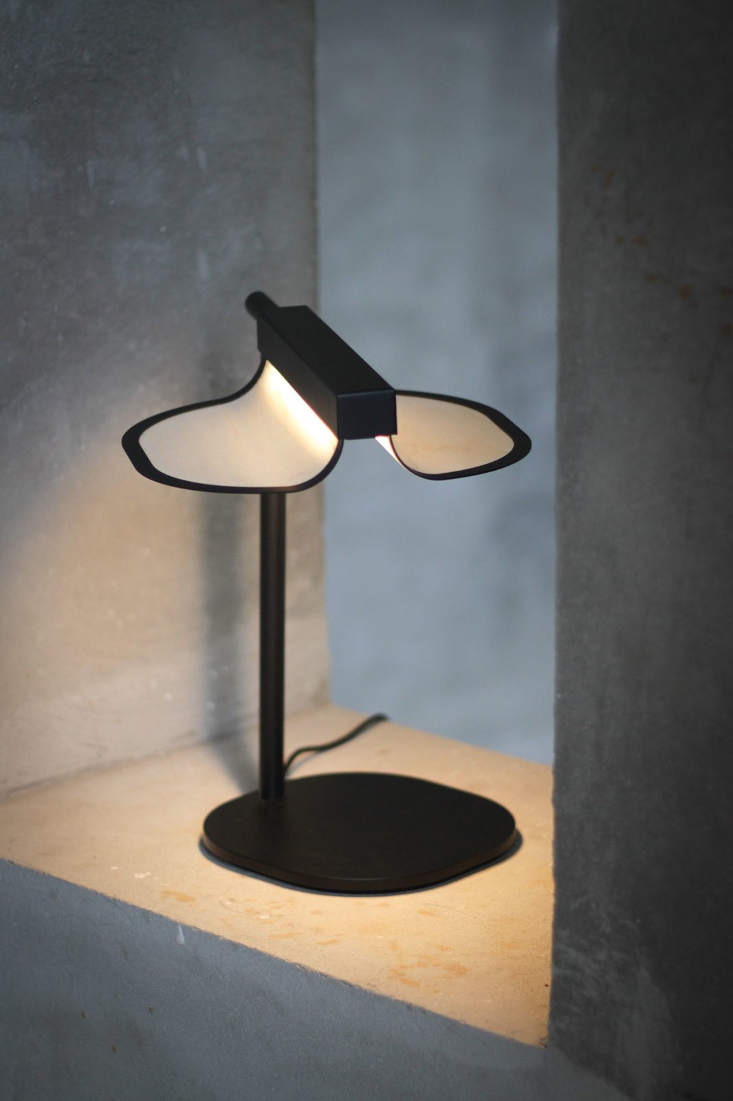 Elegant LZF-table-lamp-with-wood-veneer-and-metal-base-with-single-leaf-that-can-rotate-up-to-180-degrees