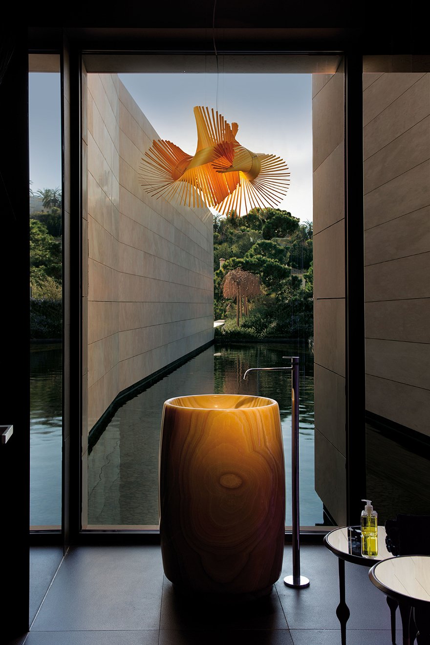 Modern bathroom-decorated-with-yellow-wooden-strip-lamp