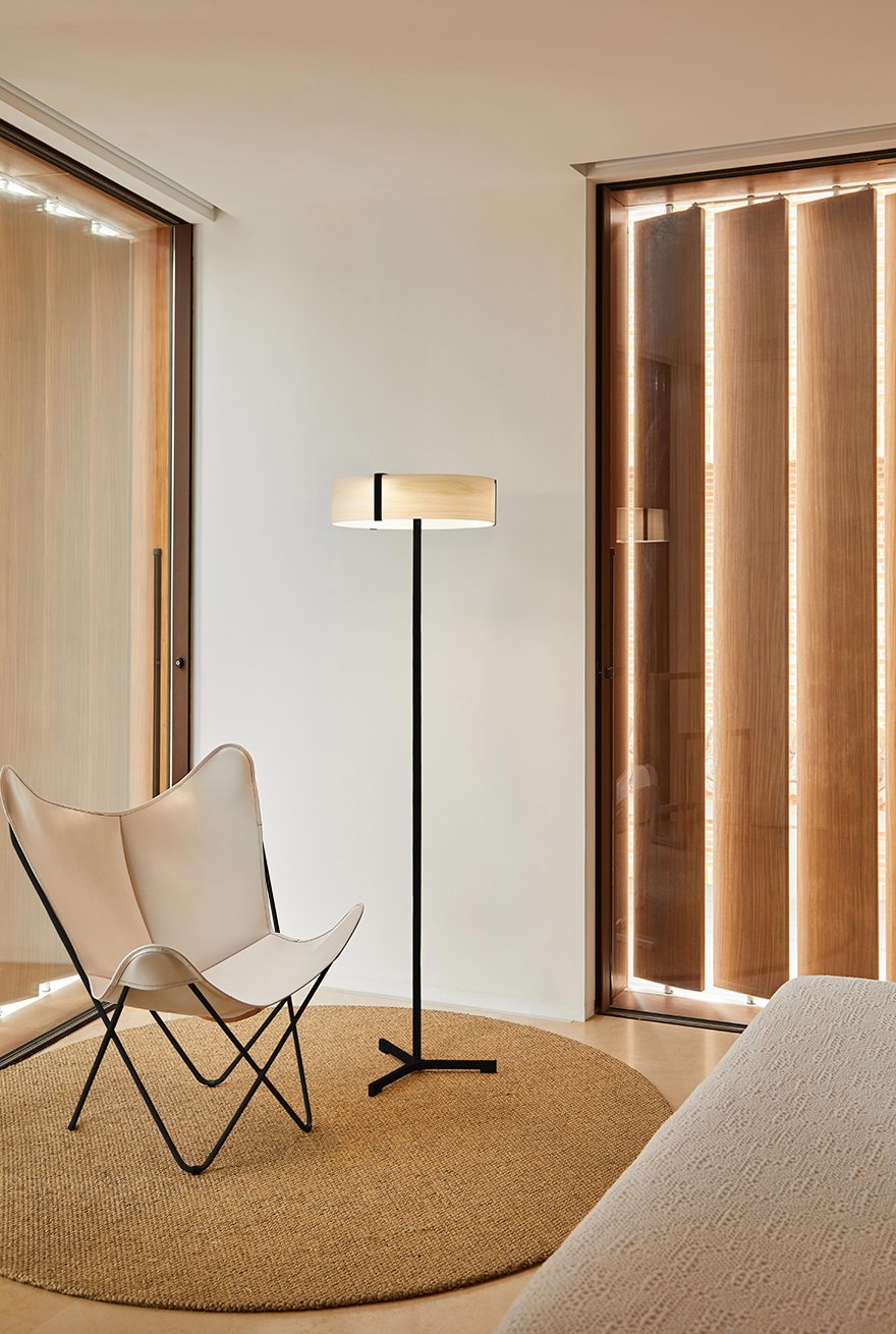 Modern floor-lamp-with-black-metal-base-and-LED-lighting-diffused-through-natural-wood-veneer-in-ivory-white-colour