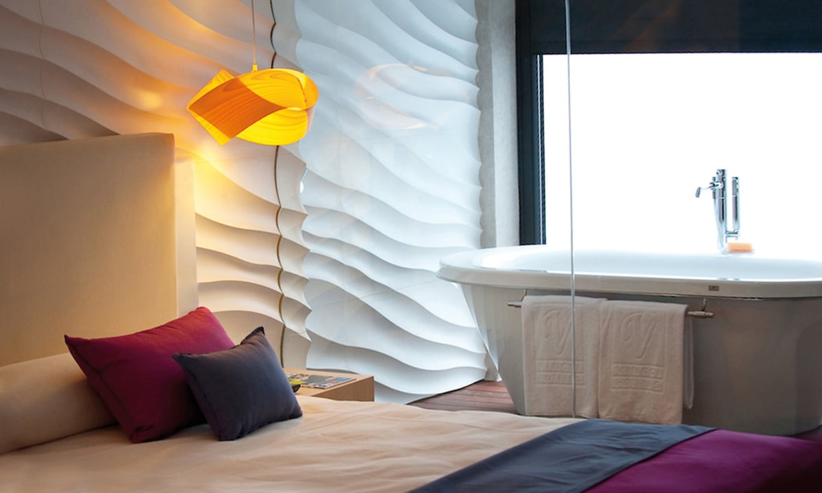 Modern hotel-room-decorated-with-yellow-wood-veneer-lamp